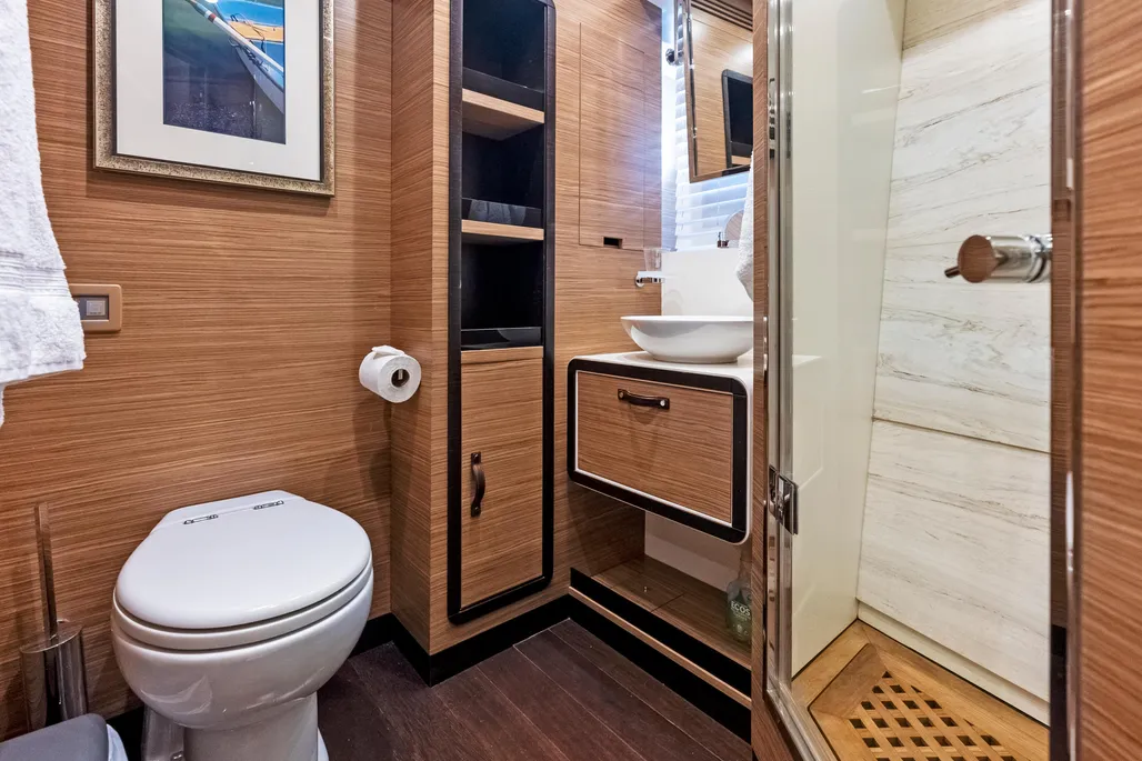Yacht Photo 40